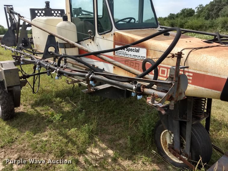 image for item GH9541 1987 Melroe SpraCoupe 220 sprayer