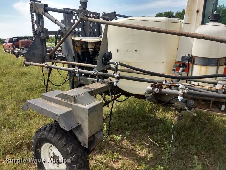 image for item GH9541 1987 Melroe SpraCoupe 220 sprayer