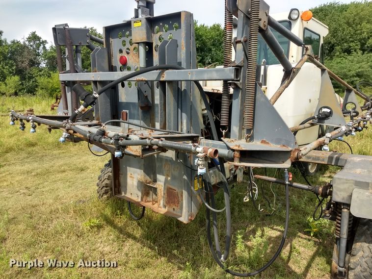 image for item GH9541 1987 Melroe SpraCoupe 220 sprayer