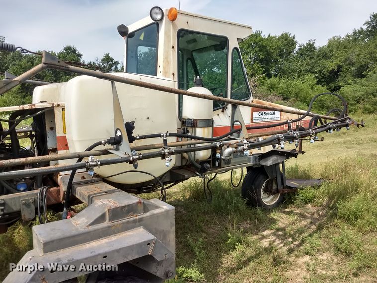 image for item GH9541 1987 Melroe SpraCoupe 220 sprayer