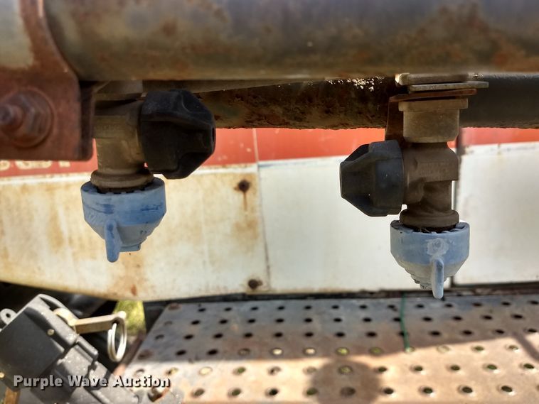 image for item GH9541 1987 Melroe SpraCoupe 220 sprayer