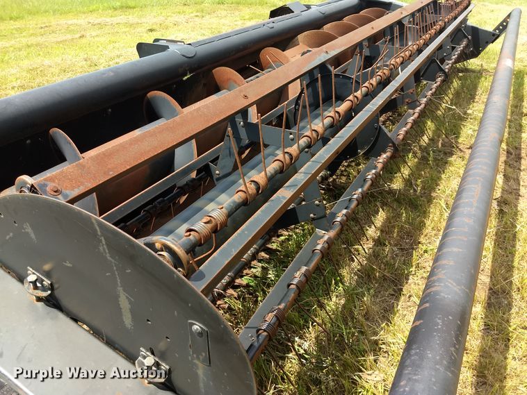 image for item GH9542 2000 MacDon 922 sickle head