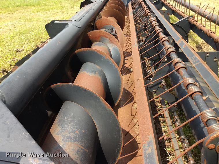 image for item GH9542 2000 MacDon 922 sickle head