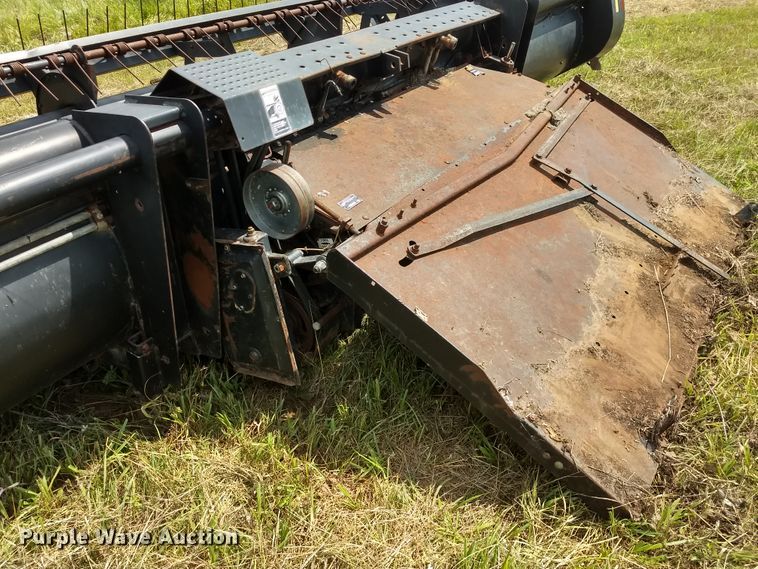 image for item GH9542 2000 MacDon 922 sickle head