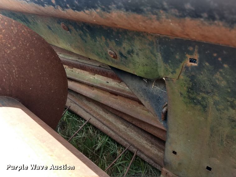 image for item GH9542 2000 MacDon 922 sickle head