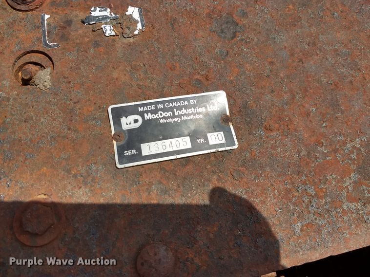 image for item GH9542 2000 MacDon 922 sickle head