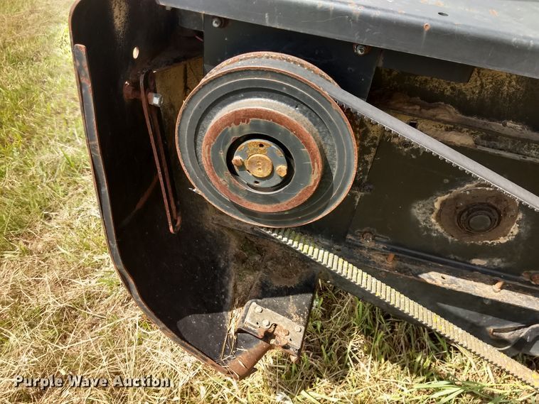 image for item GH9542 2000 MacDon 922 sickle head