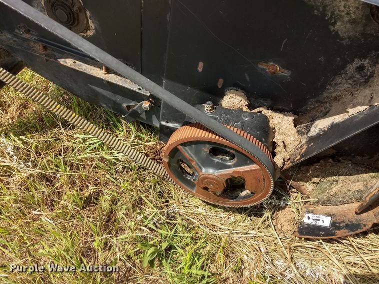 image for item GH9542 2000 MacDon 922 sickle head