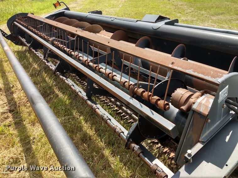 image for item GH9542 2000 MacDon 922 sickle head