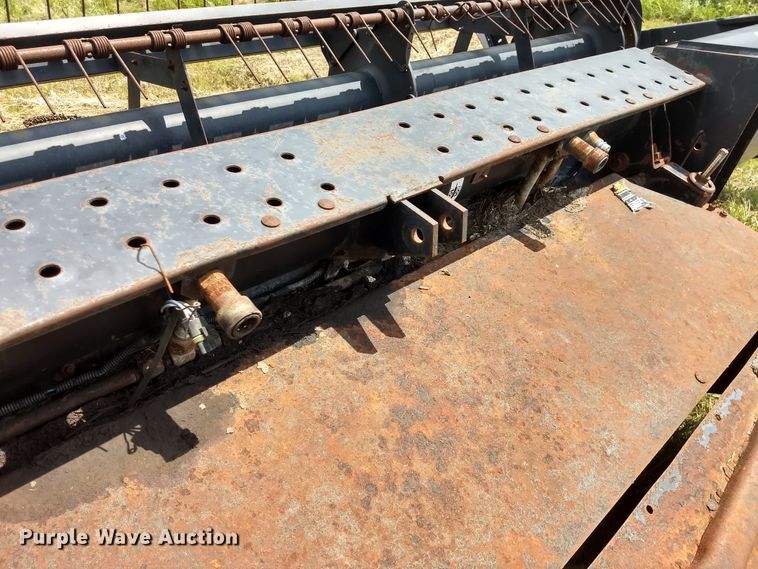 image for item GH9542 2000 MacDon 922 sickle head