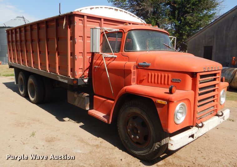 image for item GH9546 1973 Dodge 600 grain truck