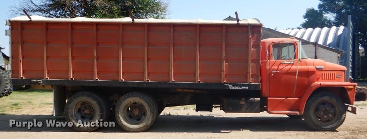 image for item GH9546 1973 Dodge 600 grain truck