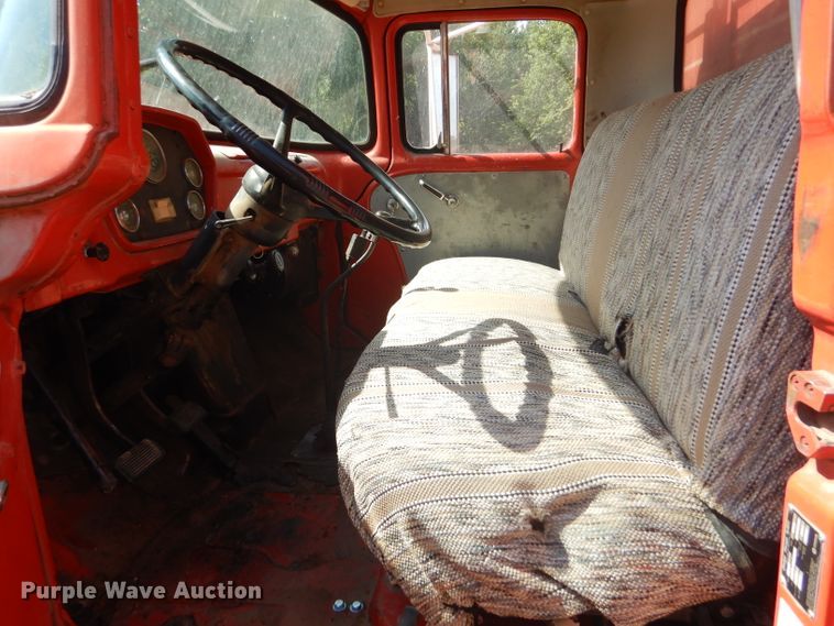 image for item GH9546 1973 Dodge 600 grain truck