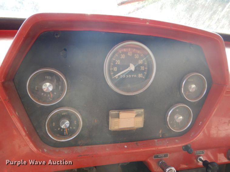 image for item GH9546 1973 Dodge 600 grain truck
