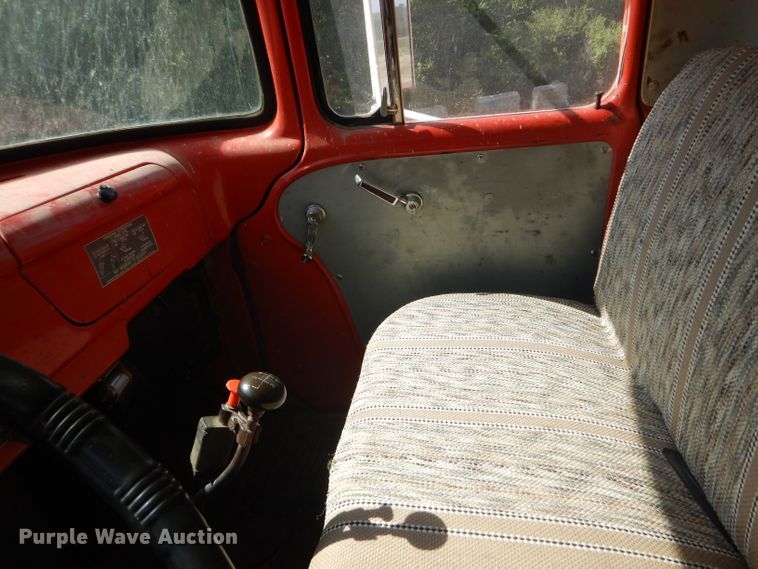 image for item GH9546 1973 Dodge 600 grain truck