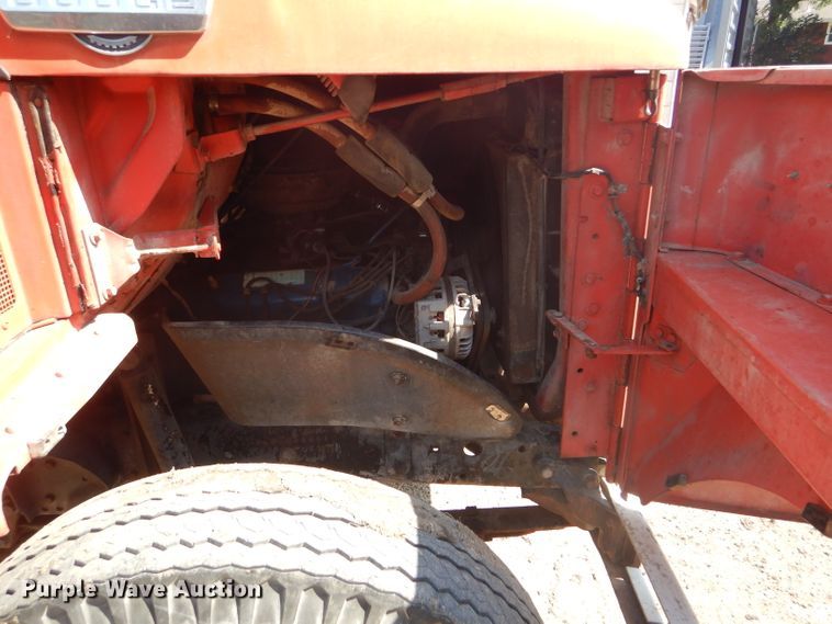 image for item GH9546 1973 Dodge 600 grain truck