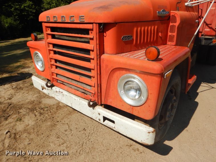 image for item GH9546 1973 Dodge 600 grain truck