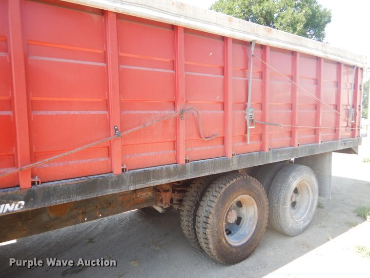 image for item GH9546 1973 Dodge 600 grain truck