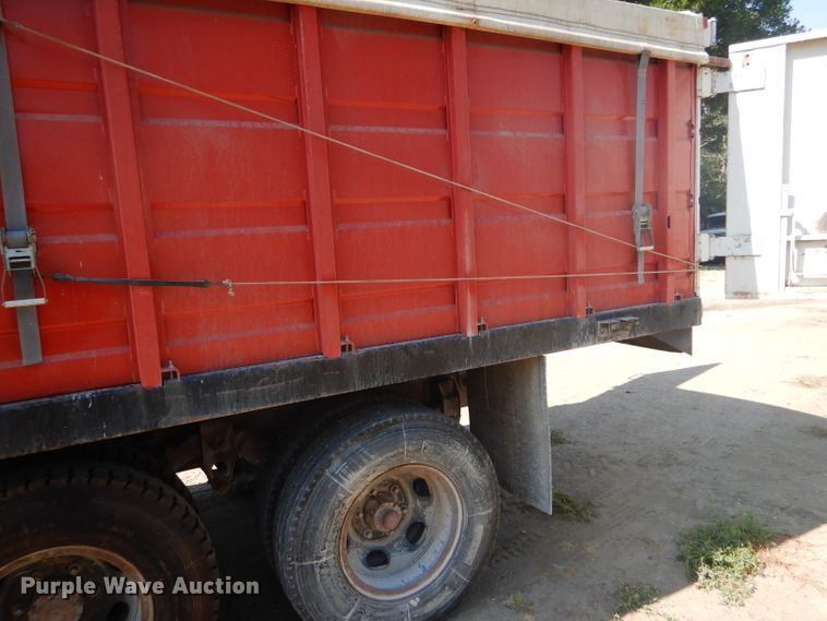 image for item GH9546 1973 Dodge 600 grain truck