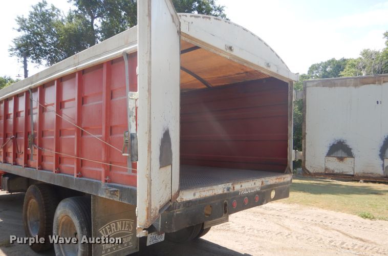 image for item GH9546 1973 Dodge 600 grain truck