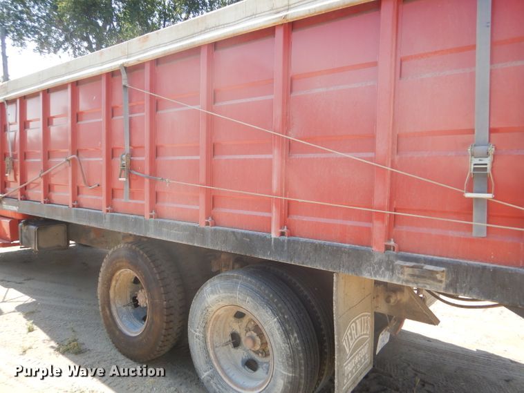 image for item GH9546 1973 Dodge 600 grain truck