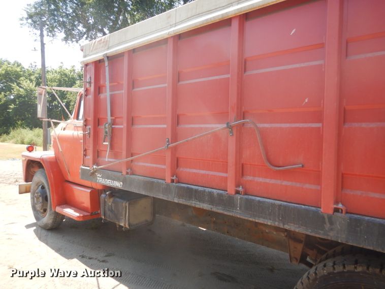 image for item GH9546 1973 Dodge 600 grain truck