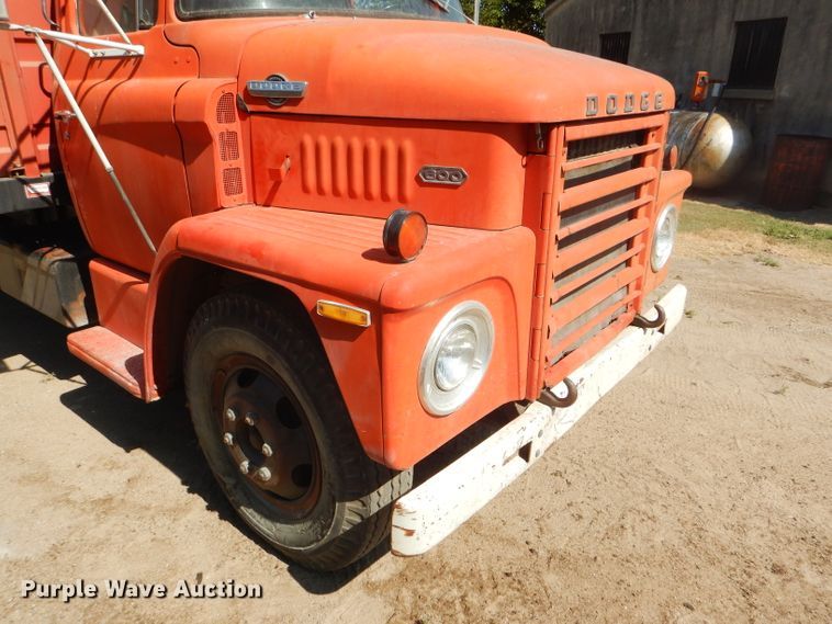 image for item GH9546 1973 Dodge 600 grain truck
