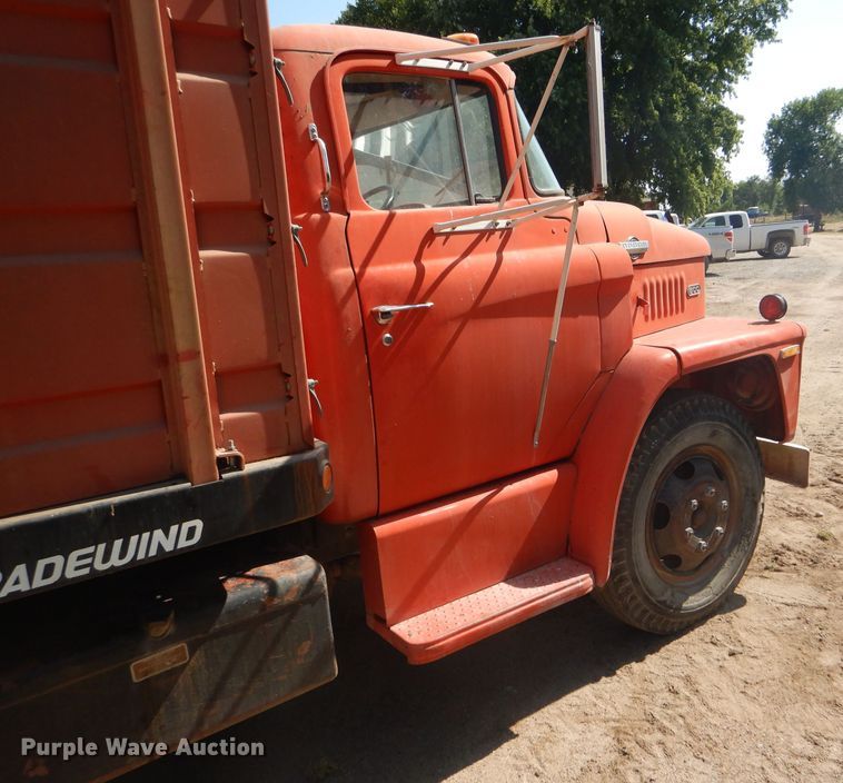 image for item GH9546 1973 Dodge 600 grain truck