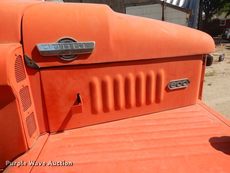 image for item GH9546 1973 Dodge 600 grain truck