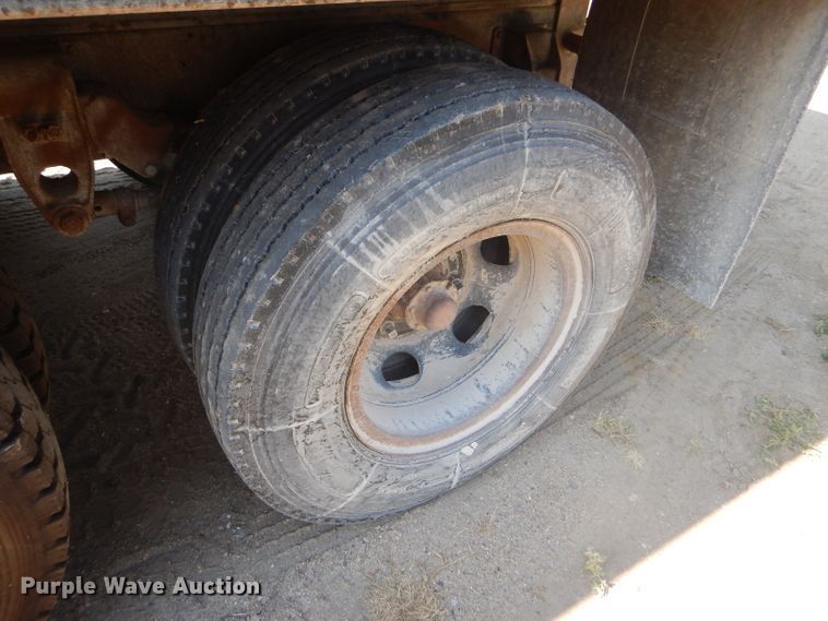 image for item GH9546 1973 Dodge 600 grain truck