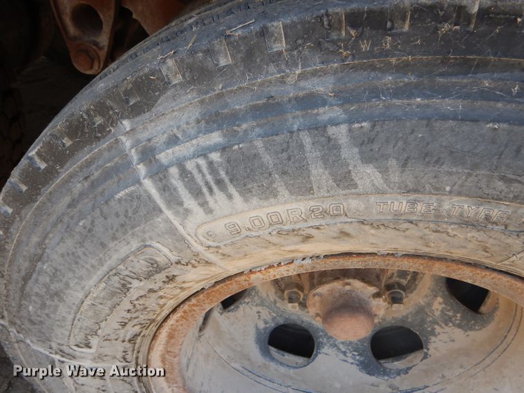 image for item GH9546 1973 Dodge 600 grain truck