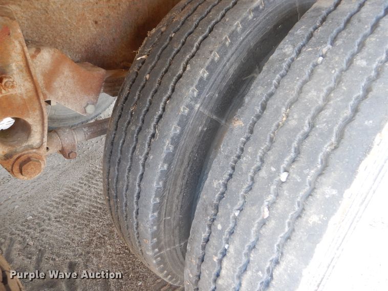 image for item GH9546 1973 Dodge 600 grain truck