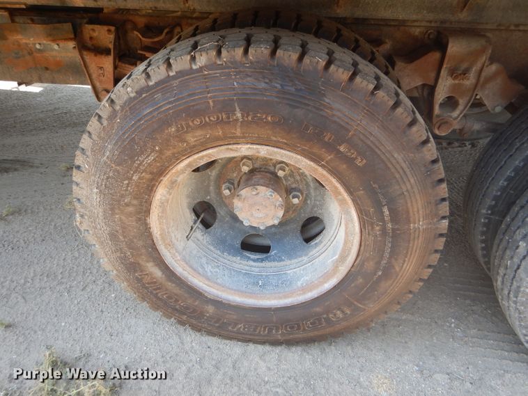 image for item GH9546 1973 Dodge 600 grain truck