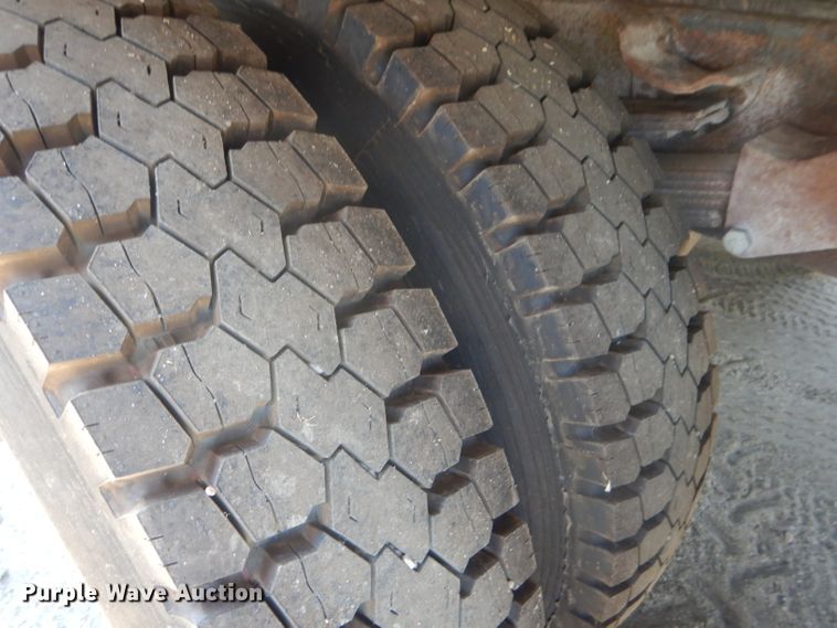 image for item GH9546 1973 Dodge 600 grain truck