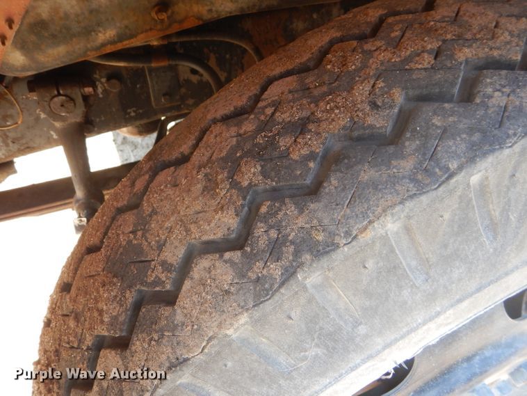 image for item GH9546 1973 Dodge 600 grain truck