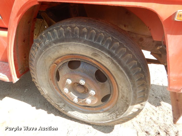 image for item GH9546 1973 Dodge 600 grain truck