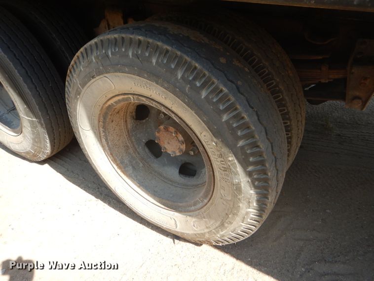 image for item GH9546 1973 Dodge 600 grain truck