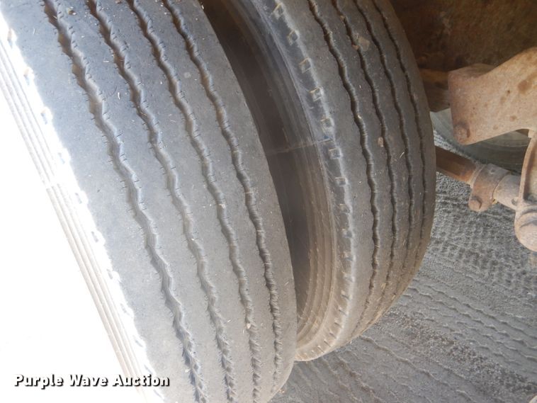 image for item GH9546 1973 Dodge 600 grain truck