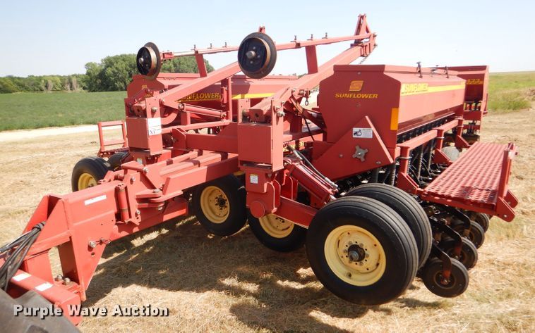 image for item GH9550 2004 Sunflower 9433-30 grain drill