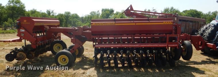 image for item GH9550 2004 Sunflower 9433-30 grain drill