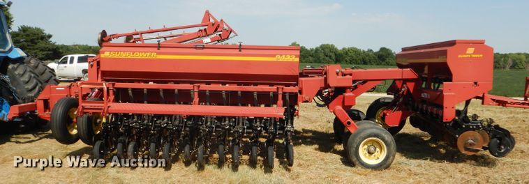 image for item GH9550 2004 Sunflower 9433-30 grain drill