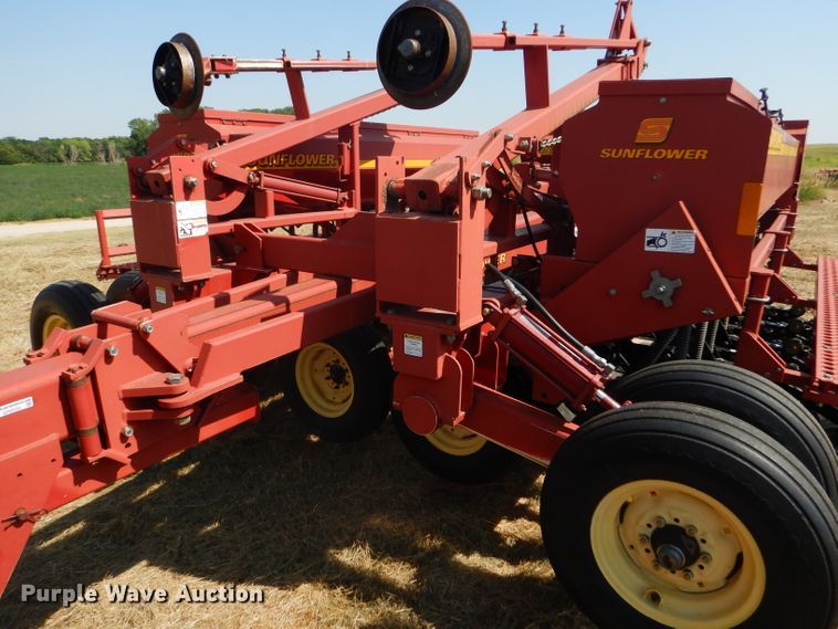 image for item GH9550 2004 Sunflower 9433-30 grain drill