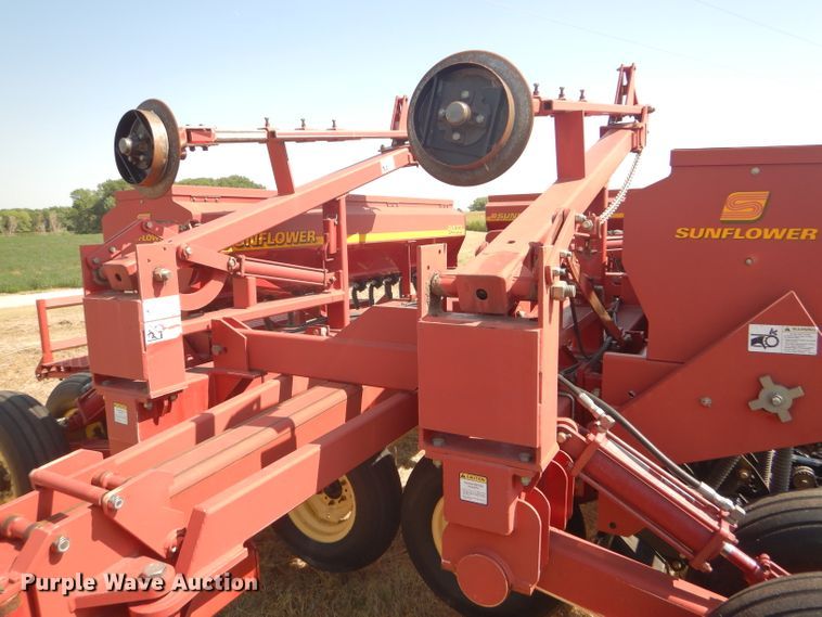 image for item GH9550 2004 Sunflower 9433-30 grain drill