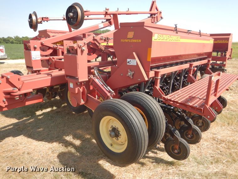 image for item GH9550 2004 Sunflower 9433-30 grain drill