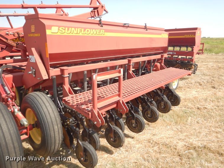 image for item GH9550 2004 Sunflower 9433-30 grain drill