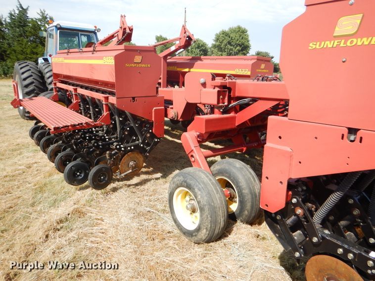 image for item GH9550 2004 Sunflower 9433-30 grain drill