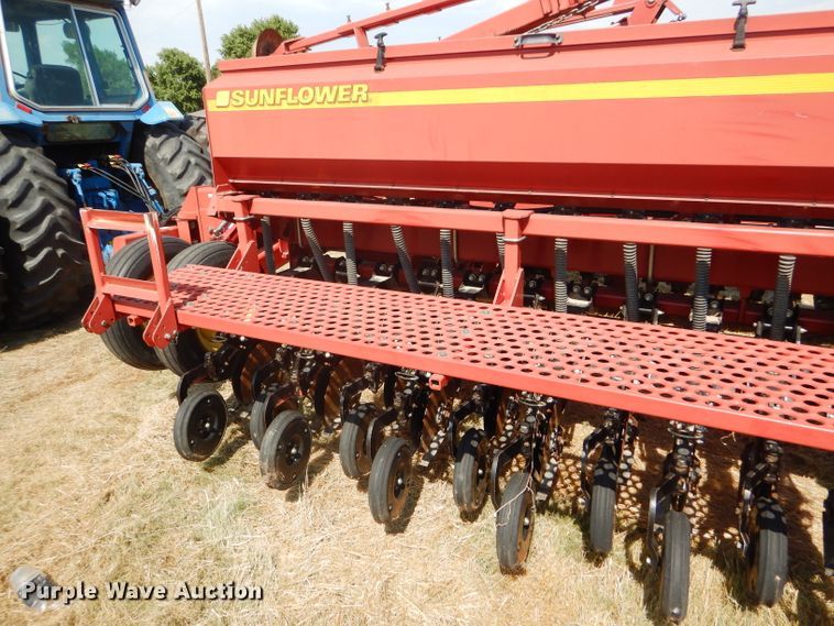 image for item GH9550 2004 Sunflower 9433-30 grain drill