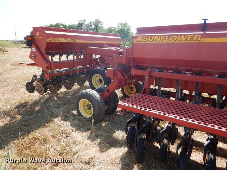 image for item GH9550 2004 Sunflower 9433-30 grain drill