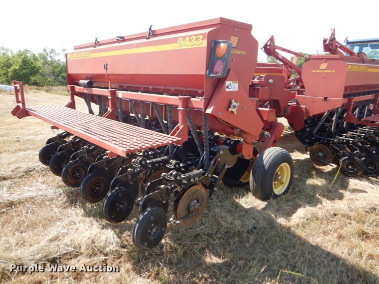 image for item GH9550 2004 Sunflower 9433-30 grain drill