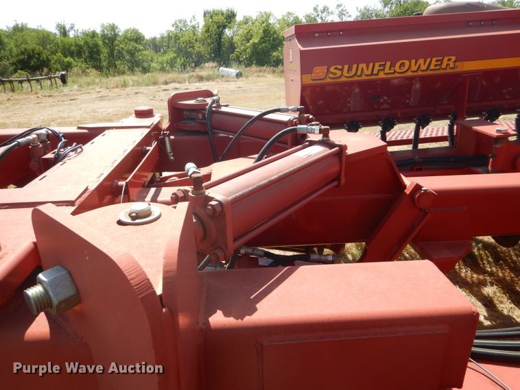 image for item GH9550 2004 Sunflower 9433-30 grain drill